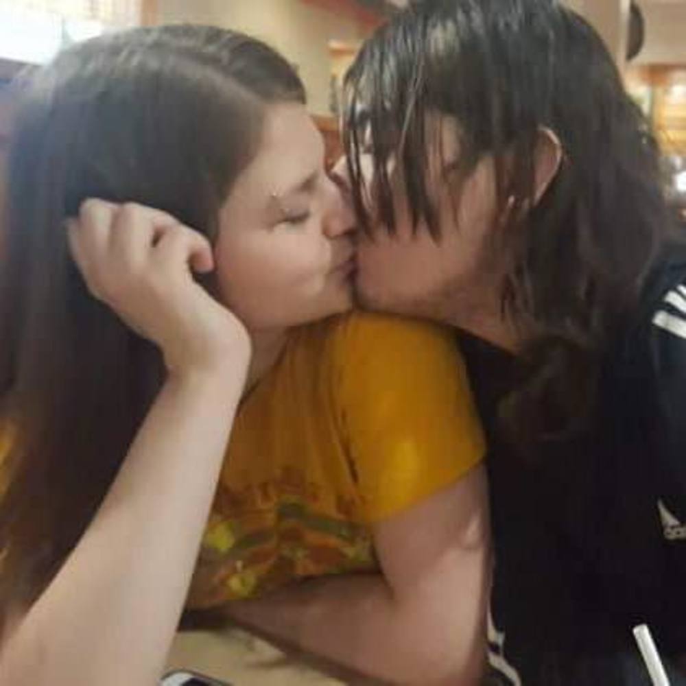 Meet your Posher, Demi